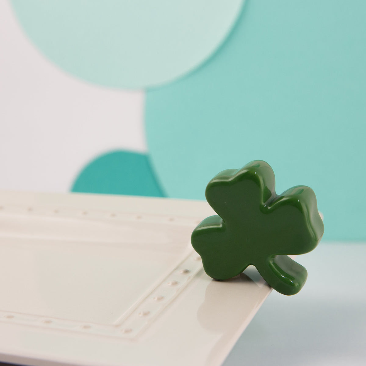 http://www.shopjkgifts.com/cdn/shop/products/nora-fleming-mini-shamrock-a28-irish-at-heart-384033_1200x1200.jpg?v=1684164721